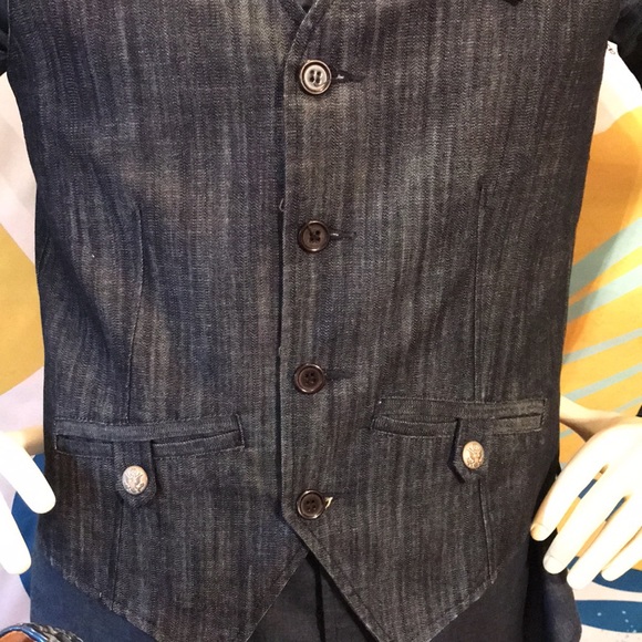 Escapism Casual Vest - Picture 4 of 17